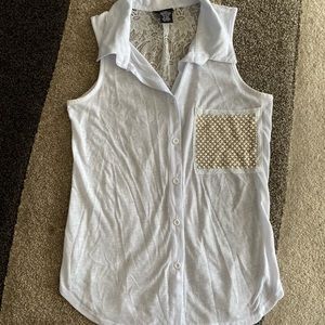 Rue 21 white sleeveless shirt